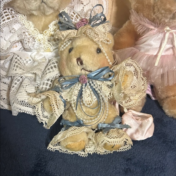 Elegant Lace Teddy Bear Trio! Vintage set of 3! - Picture 2 of 5